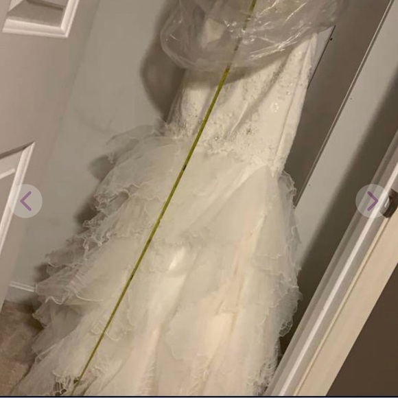 Wedding dress 👰🏻, formal, ruffle, rhinestone, and lace. - Picture 11 of 12